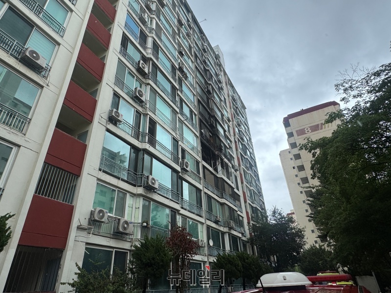 ▲ 21일 오전 서울 강남구 압구정동 한양아파트 화재 현장. ⓒ임찬웅 기자
