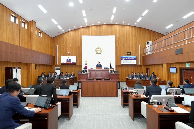 ▲ 경주시의회는 지난 20일 본회의장에서 제299회 임시회 제1차 본회의를 개회했다.ⓒ경주시의회