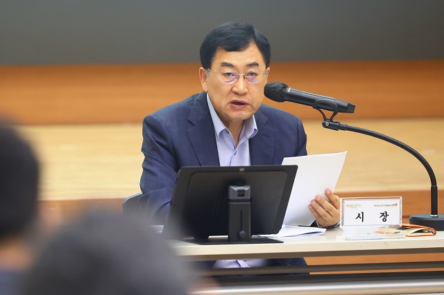 ▲ 주낙영 시장이 21일 경주시청 알천홀에서 민선 9기 첫 확대간부회의를 열고 ‘속도 행정’을 주문하며 하반기 시정 현안 점검에 나서고 있다.ⓒ경주시