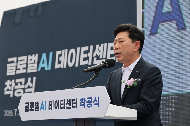 ▲ 포항시는 지난 20일 광명일반산업단지에서 ‘글로벌 AI 데이터센터 착공식’에서 박용선 시장이 인사말을 하고 있다.ⓒ포항시