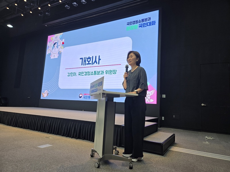 ▲ 대통령 직속 국민통합위원회 국민경청소통분과가 21일 국립아시아문화전당 국제회의장에서 이주배경 청소년 지원 정책 마련을 위한 '현장형 국민대화' 전라권 권역별 토론회를 개최했다. 이번 토론회는 이주배경 청소년이 우리 사회의 건강한 구성원으로 성장할 수 있도록 교육·체류·자립 분야별 정책과제를 발굴하고, 현장의 다양한 의견을 수렴하기 위해 마련됐다. ⓒ국민통합위원회