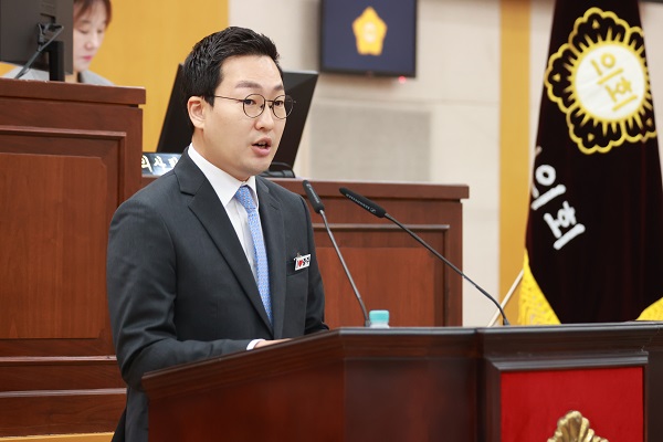 ▲ 이동석 충주시장이 21일 충주시의회 임시회에 참석, 첫 시정연설을 하고 있다.ⓒ충주시 제공