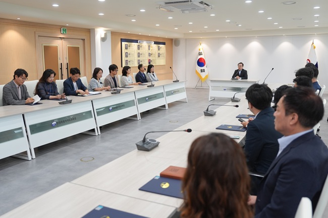 ▲ 강원특별자치도교육청이 21일 '모두가 빛나는 강원교육 공약추진단' 출범식을 열고, 교육감 공약의 체계적인 이행을 위한 본격적인 실행 체계를 가동한다. ⓒ강원특별자치도교육청
