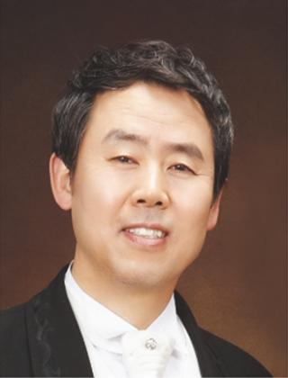 ▲ 건강보험심사평가원(원장 홍승권)이 상임이사 공모절차를 거쳐 21일자로 기획상임이사에 박기준(前 한국생명존중희망재단 상임이사)을 임명했다. 기획상임이사의 임기는 2년이며, 직무수행 실적에 따라 1년 단위로 연임이 가능하다.