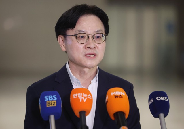 ▲ 김정관 산업통상부 장관이 미국에서 열리는 한미 조선협력센터 개소식 참석차 22일 오전 인천국제공항을 통해 출국하기 앞서 발언하고 있다. ⓒ뉴시스