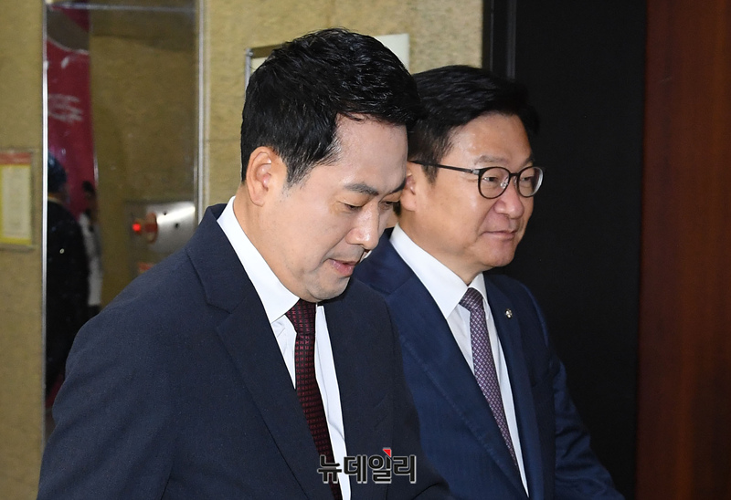 ▲ 장동혁 국민의힘 대표와 정점식 원내대표가 6월 29일 오전 국회에서 열린 최고위원회의에 참석하고 있다. ⓒ이종현 기자