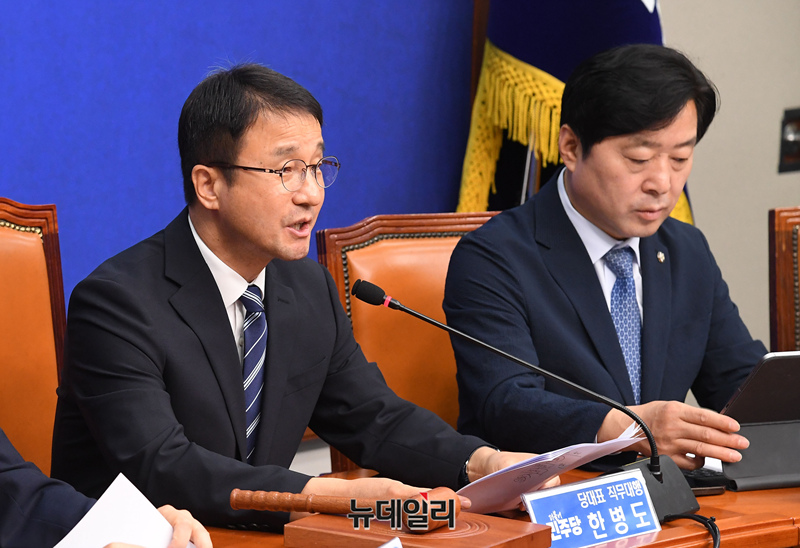 ▲ 한병도 더불어민주당 당대표 직무대행 겸 원내대표가 22일 오전 국회에서 열린 최고위원회의에 참석해 모두발언을 하고 있다. ⓒ이종현 기자
