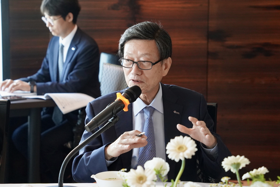 ▲ 한국무역협회(KITA)가 22일 부산 롯데호텔에서 개최한 부울경 수출기업 애로 해소 간담회에서 윤진식 한국무역협회 회장이 인사말을 하고 있다.ⓒ무역협회