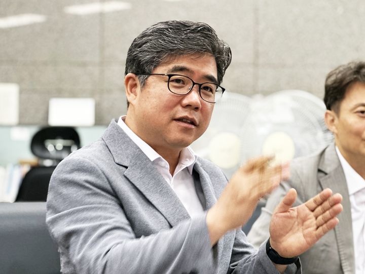 ▲ 조영희 산림청 산림복지국장이 22일 정부대전청사 기자실서 개정된 산지관리법령에 대해 설명하고 있다.ⓒ뉴시스