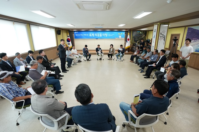▲ 김중남 강릉시장이 22일 옥계를 시작으로 내달 7일 주문진읍까지 관내 21개 읍면동을 순회하며 시민들의 다양한 의견을 직접 듣고, 이를 시정 운영에 적극 반영한다. ⓒ강릉시