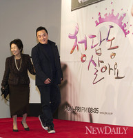 [포토] 김혜자, 감독님과 함께 사뿐 사뿐~