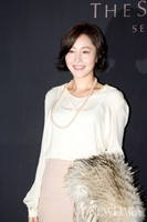 [유지태-김효진 결혼식] 엄지원, '모피에 진주목걸이, 복부인 패션?'