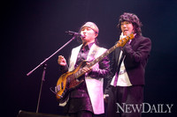 [포토] 김장훈, 베이시스트와 '오페라' 트로트 버전