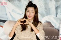 [포토] 박한별의 사랑스런 '하트 뿅뿅~'
