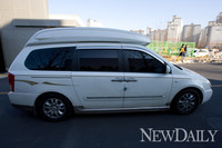 [포토] 특혜 논란?...교도소에서 나오는 신정환의 차량