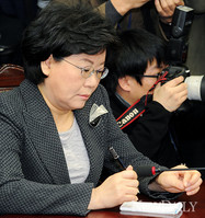 [포토] 열심히 메모 중인 이혜훈 한나라당 의원