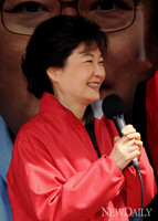 [포토] 박근혜 '홍사덕 정진석 후보와 함께'