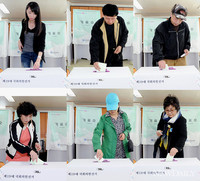 [4·11총선-포토] '소중한 한 표' 행사하는 시민들