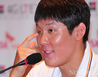 [포토] 박태환, 검게 그을린 얼굴에 수경 자국!