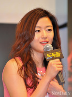 [포토] 줄타기 전문 도둑으로 돌아온 품절녀 '전지현'