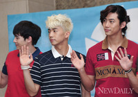 [포토] 2PM 팬사인회, '반갑습니다... 2PM입니다'
