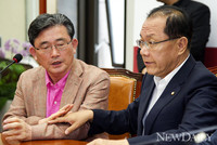 [포토] 이야기를 나누는 이한구-황우여