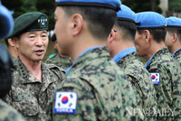 [포토] 파병 장병들 격려하는 김상기 육군참모총장