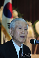 [포토] '건국대통령 이승만박사 47주기추모식' 현충관에서 열리다