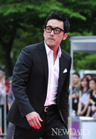 [포토] '부천국제판타스틱영화제' 검정 뿔테 안경 쓰고 '하정우' 등장!