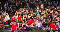[포토] 한일전 앞두고 서울 시청앞 광장은 붉은 물결...