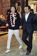 [포토] 올림픽선수단 입국, 공항을 나가는 '신아람' 선수