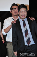 [포토] '577프로젝트' 시사회에서 퇴장하는 '하정우-한성천'