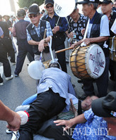 [포토] 민노총과 어버이연합 충돌..