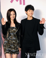 [포토] 송중기-문채원 '치킨커플 아니죠!! 차칸커플이죠!!'