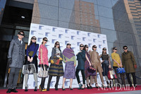 [포토] 서울 도심에 가면파티?? 