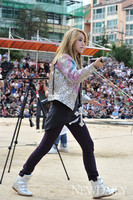 [포토] T24페스티벌, '렉시' 운동장 뛰어다니며 축하공연!!