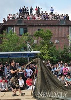 [포토] T24페스티벌, '벌레' 구경하기 위해 모인 사람들..