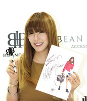 [포토] 소녀시대 티파니, '제 사인 받아가세요~!!'