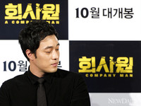 [포토] 소지섭, '회사원이 다 소간지 같을까?'