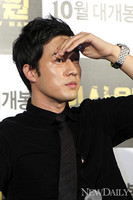 [포토] '회사원' 소지섭, '기자분들 많이 오셨네!!'