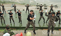 [포토] 육군7군단, '강한육군스타일' 말춤