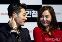 [포토] '간첩' 김명민, '정아씨, 2:8 가르마 어때요?'