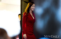 '간첩' 과감한 염정아, 