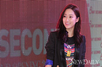 [포토] 에잇세컨즈, 차분한 가을 패션의 전혜빈