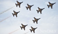 [포토] 건군제64주년, 블랙이글 축하 비행!!