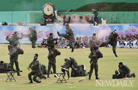 [포토] 건군 제64주년, '우리 군의 강한 힘과 정신을 보라!'