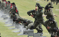 [포토] 건군 제64주년, 이것이 우리군의 특공무술!