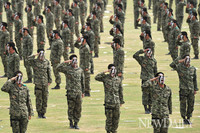 [포토] 건군 제64주년, 특공무술단 국민께 경례