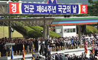 [포토] 국군의 날 행사에 입장하는 이명박 대통령!