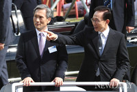 [포토] 건군64주년, 이명박 대통령의 부대 열병..